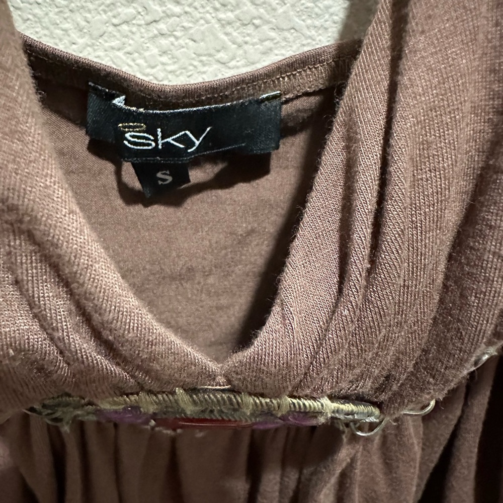 Beautiful Sky top size S, bought second hand but never wore it - Picture 3 of 3
